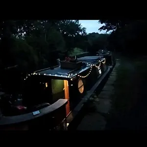 Cosy, Secluded Narrow Boat Botel